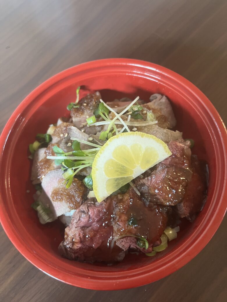 牛たんサガリのローストビーフ丼